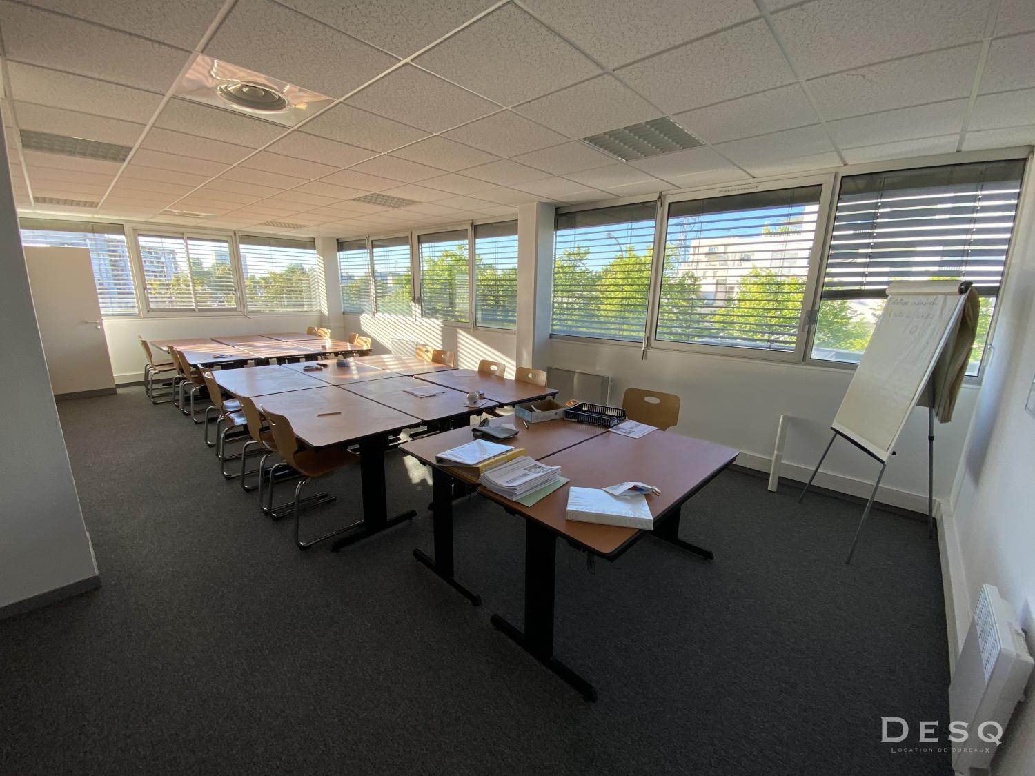 Bureau à louer de 75m2 sur Cenon - Bordeaux Rive Droite - DESQ